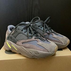 Yeezy Boost 700 - Mauve